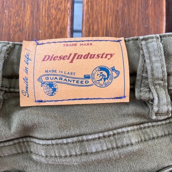 🎀 3 for $45 - Diesel Boy's Khaki Jeans in Size 7 EUC - Picture 8 of 13
